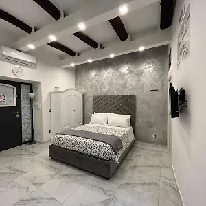 Casa Tolentino Al Centro Di , Napoli Italia